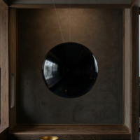 YAMADARTと花紫に通じる美しい現代の静寂