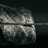 境界の溶解、あるいは物質の昇華——「ロエベ財団 クラフトプライズ 2025」が示す現代工芸の真髄