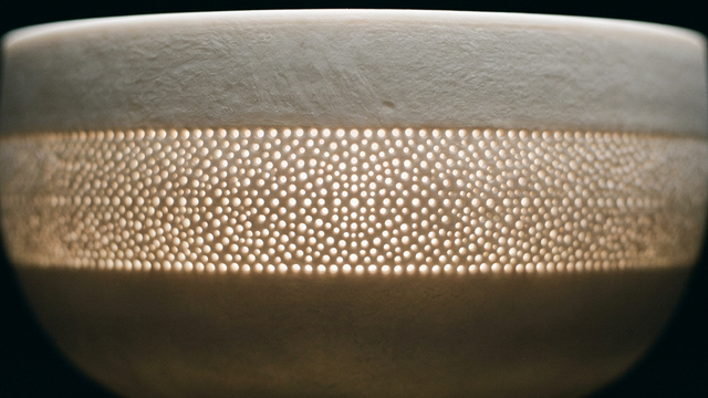 引き算の造形美。「工芸の表現四人展」が提示する、素材と身体の純粋な対話