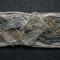 織りなされる宇宙の律動：カールステン・ニコライと西陣織が提示する「時間」と「情報」の構造的連関