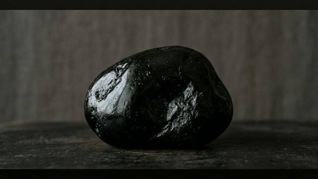 忘却に抗う手仕事：伝統技法の現代的再構築と時間の現象学