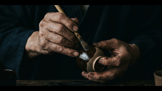 千年の時間を可視化する──更谷源「TAMA」における漆の拡張
