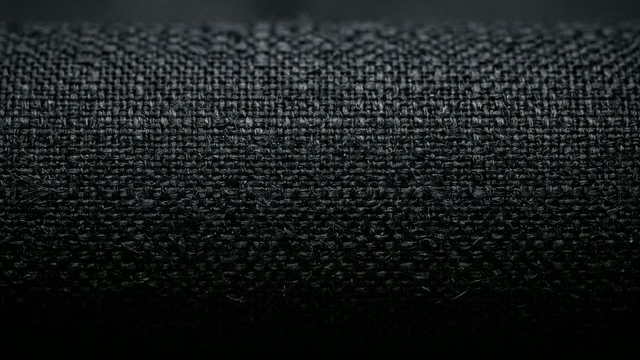 次元を超越するピクセルの系譜：本場奄美大島紬とスペースインベーダーが紡ぐデジタルの原風景