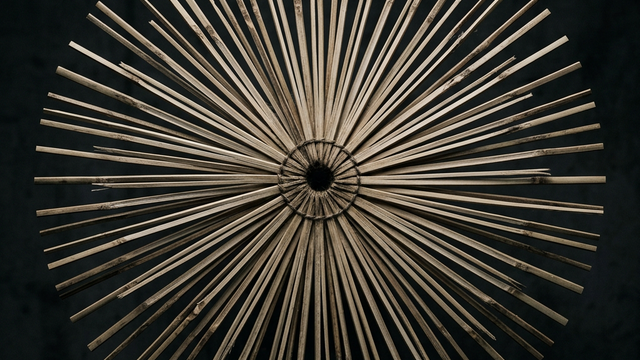 和傘という小宇宙の解体と再構築——材料学と構造力学が導き出す機能美の極致