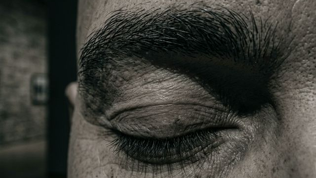 肉体という小宇宙の解剖。極限のリアリズムが暴き出す、生と死のポリフォニー