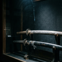 源氏の重宝として血塗られた伝承を持つ双刃の宝刀