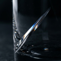 静寂に佇む極限まで装飾を削ぎ落とした江戸切子